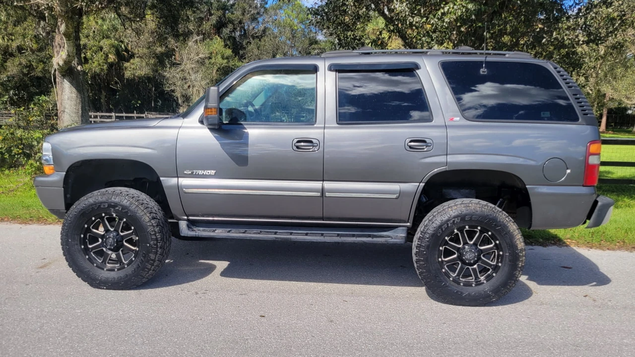 2000 Chevrolet Tahoe 1st Gen - Image 2 of 8