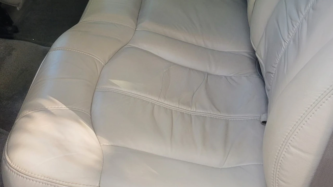 2000 Chevrolet Tahoe 1st Gen - Image 4 of 8