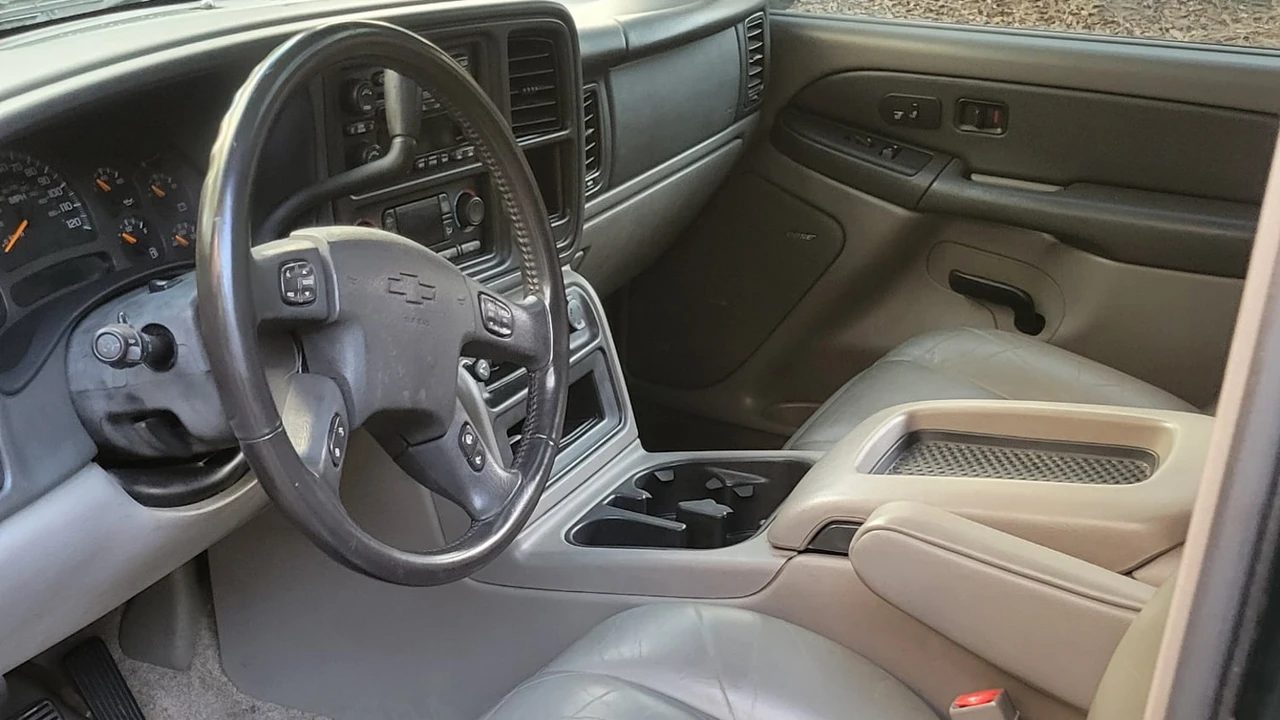 2000 Chevrolet Tahoe 1st Gen - Image 5 of 8