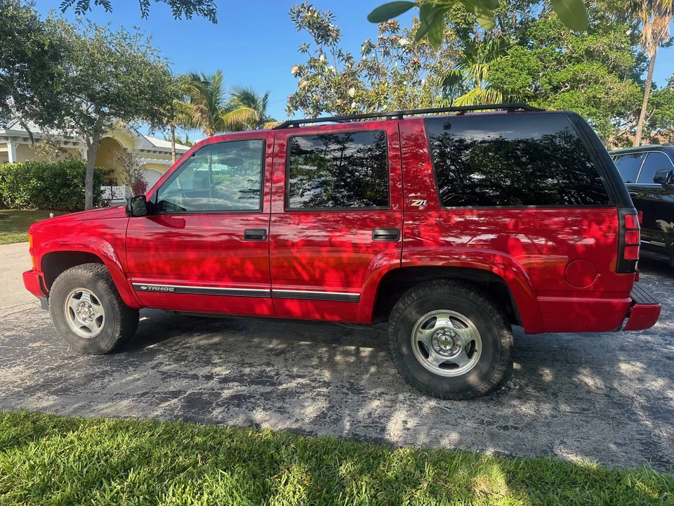 2000 Chevrolet Tahoe 1st Gen - Image 10 of 31