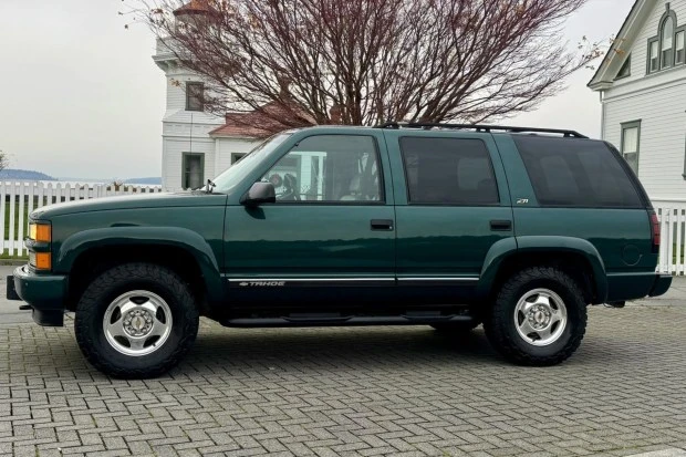 2000 Chevrolet Tahoe 1st Gen - Image 3 of 7