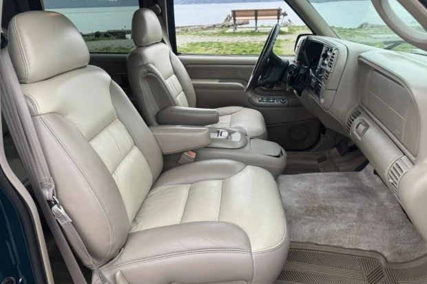 2000 Chevrolet Tahoe 1st Gen - Image 4 of 7