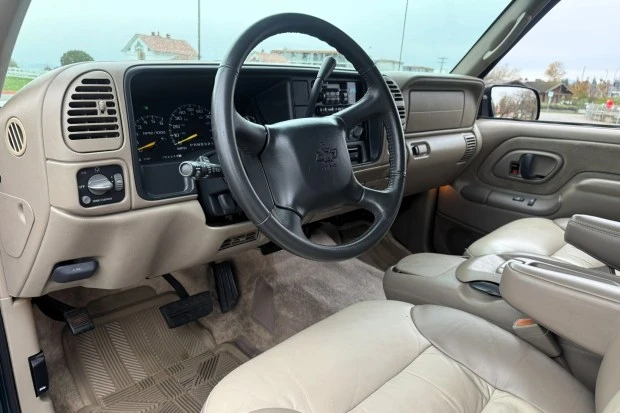 2000 Chevrolet Tahoe 1st Gen - Image 5 of 7