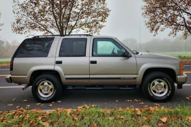 2000 Chevrolet Tahoe 1st Gen - Image 3 of 7