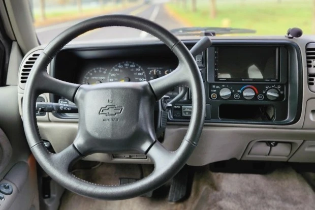 2000 Chevrolet Tahoe 1st Gen - Image 5 of 7