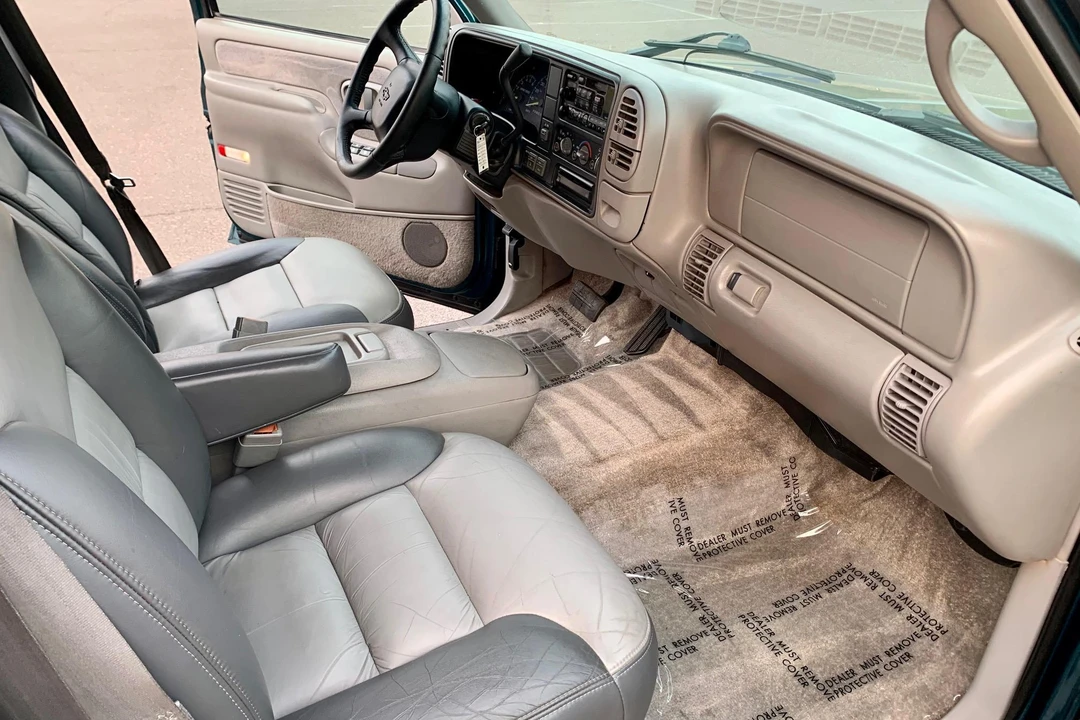 2000 Chevrolet Tahoe 1st Gen - Image 29 of 31