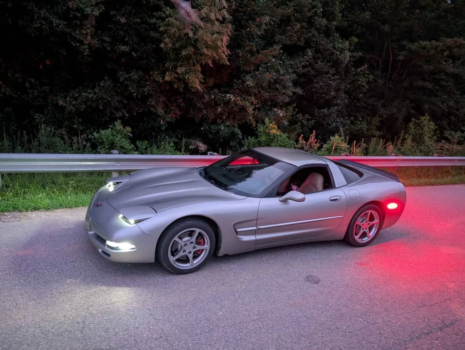 2000 Chevrolet Corvette C5 - Image 2 of 7