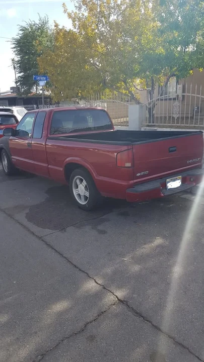 2000 Chevrolet S-10 - Image 2 of 10