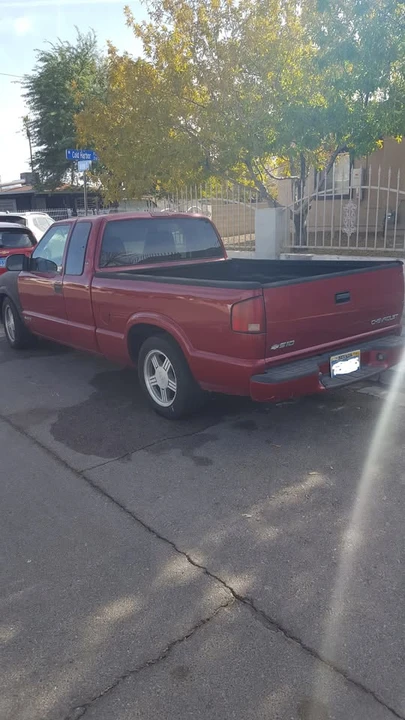 2000 Chevrolet S-10 - Image 2 of 10