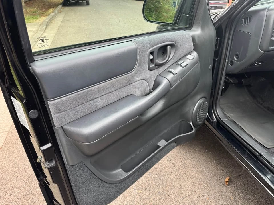 2000 Chevrolet S-10 - Image 12 of 17