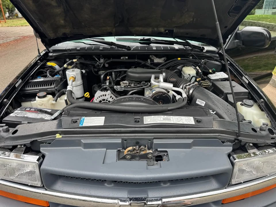 2000 Chevrolet S-10 - Image 13 of 17
