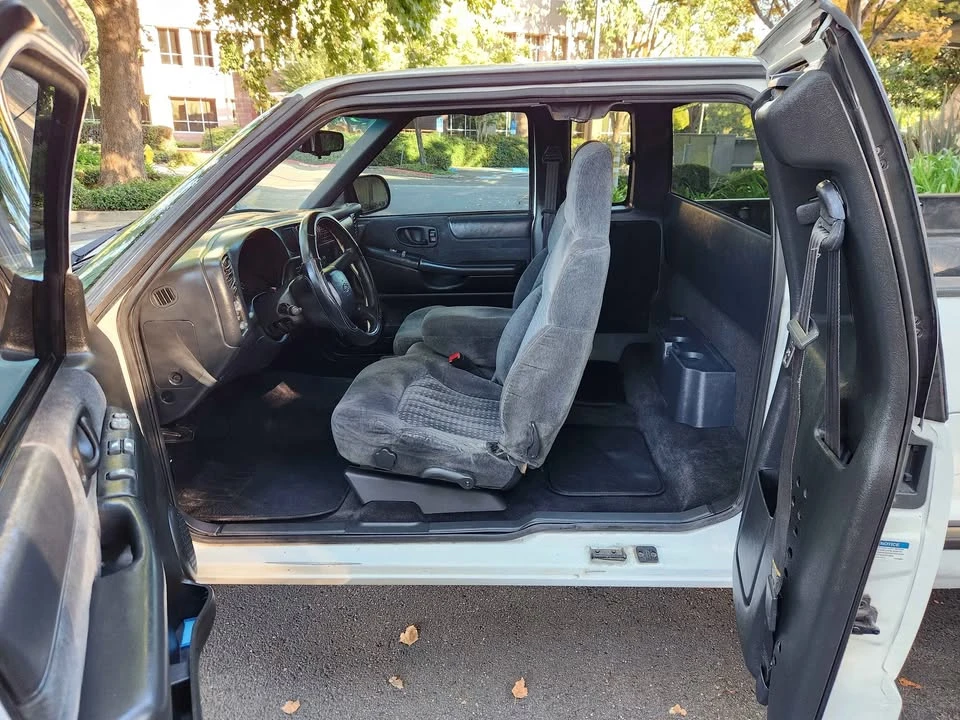 2000 Chevrolet S-10 - Image 9 of 14