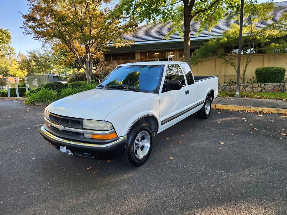 2000 Chevrolet S-10 - Image 2 of 14