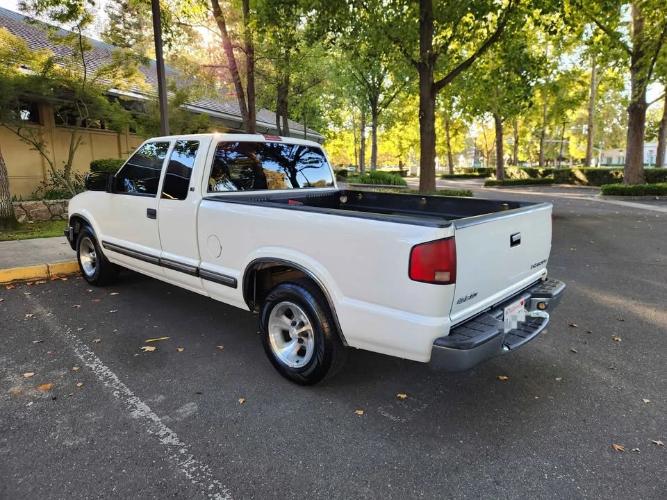 2000 Chevrolet S-10 - Image 3 of 14