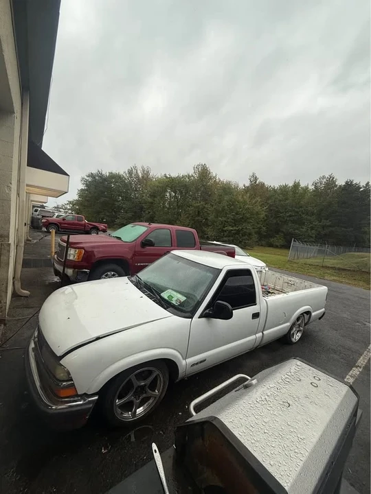 2000 Chevrolet S-10 - Image 3 of 4