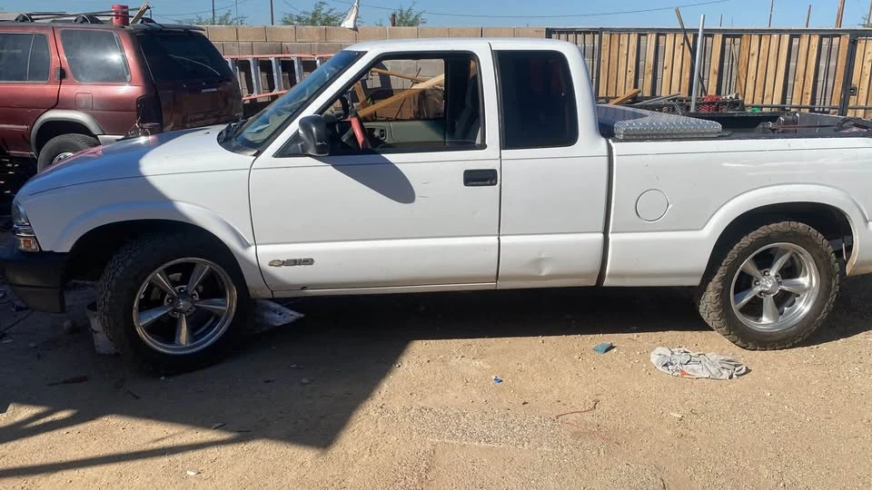 2000 Chevrolet S-10 - Image 3 of 3