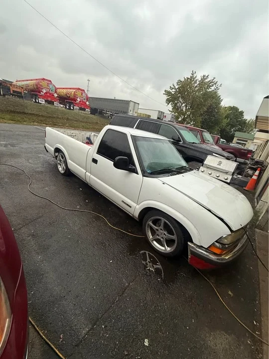 2000 Chevrolet S-10 - Image 4 of 4