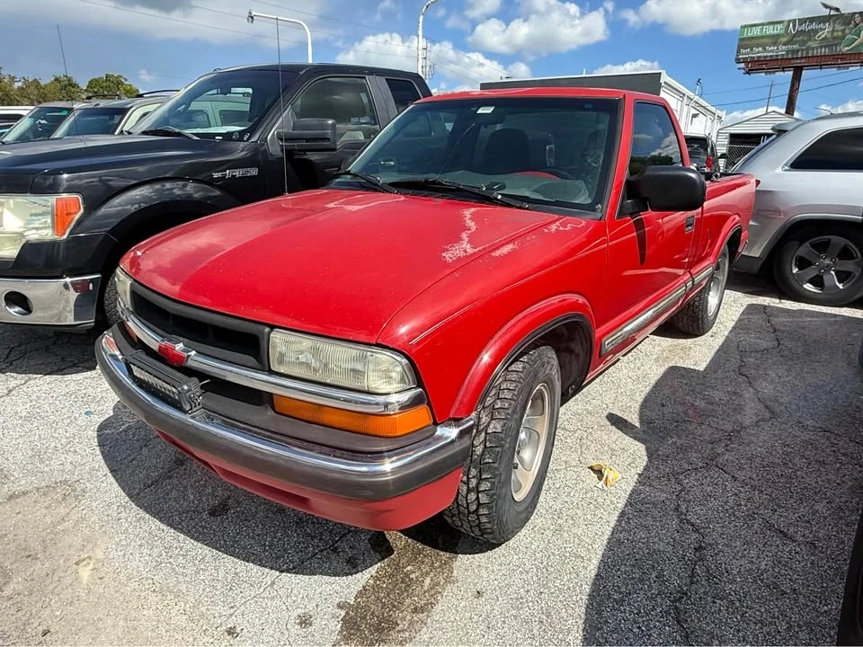 2000 Chevrolet S-10 - Image 2 of 14