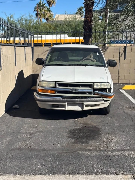 2000 Chevrolet S-10 - Image 3 of 3