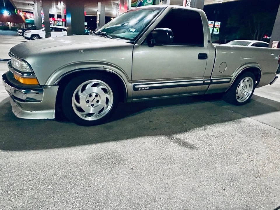 2000 Chevrolet S-10 - Image 2 of 7