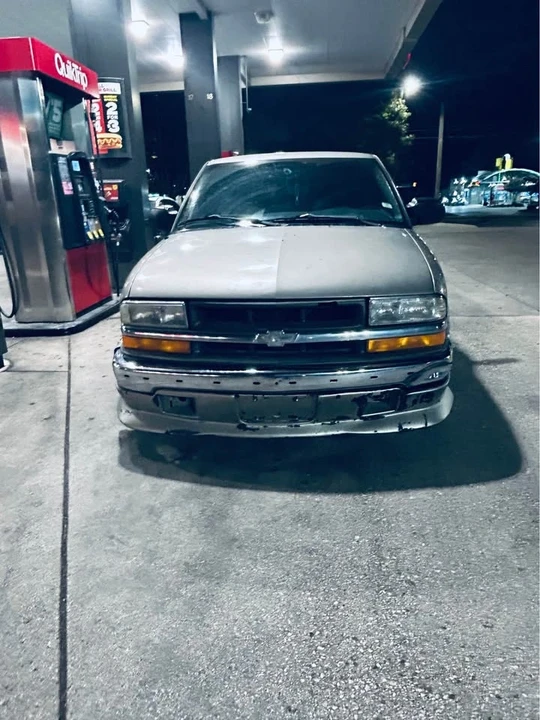 2000 Chevrolet S-10 - Image 4 of 7