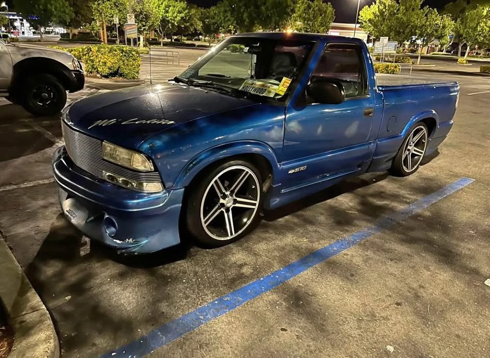 2000 Chevrolet S-10 - Image 2 of 4