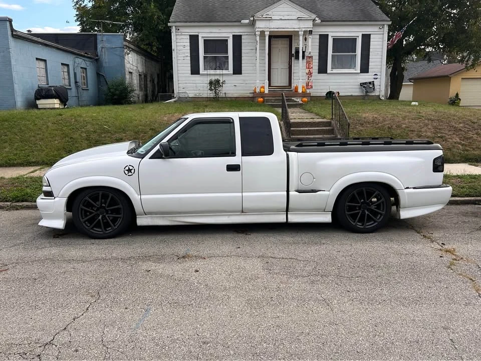 2000 Chevrolet S-10 - Image 4 of 13