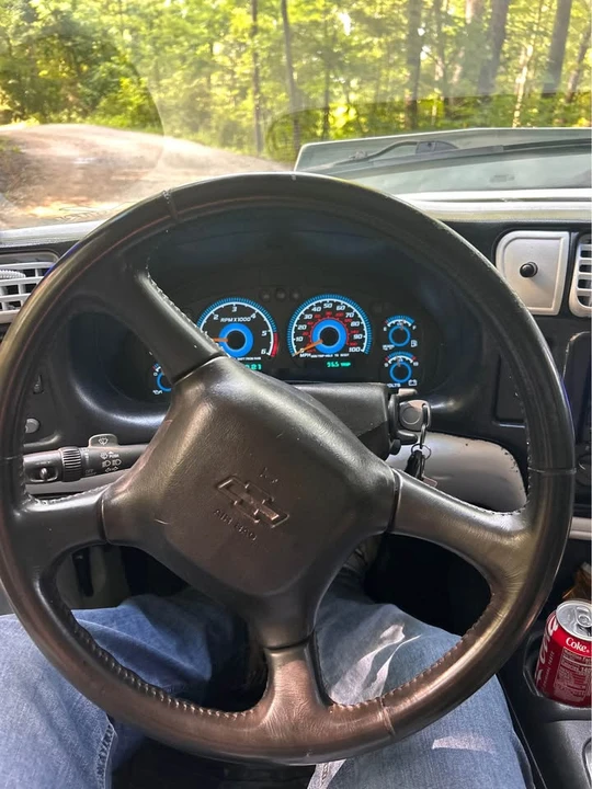 2000 Chevrolet S-10 - Image 8 of 13