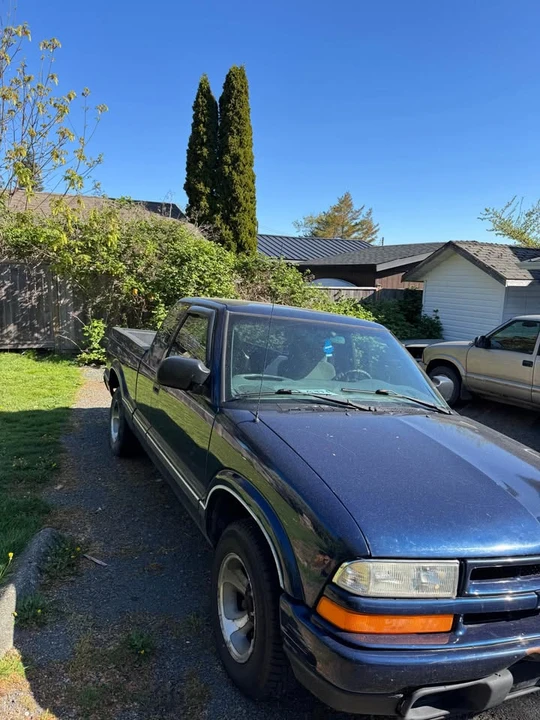 2000 Chevrolet S-10 - Image 2 of 3