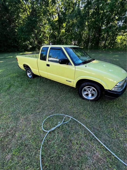2000 Chevrolet S-10 - Image 2 of 4