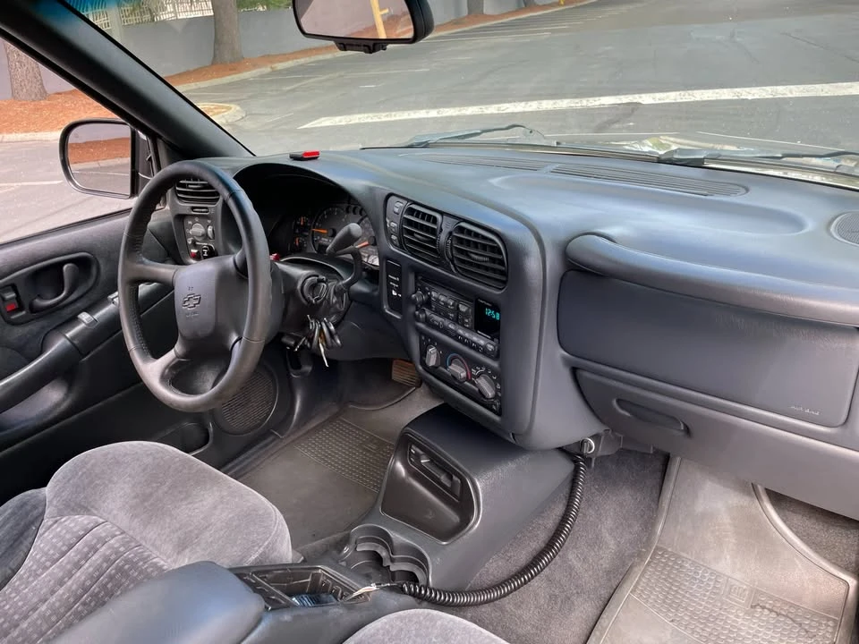 2000 Chevrolet S-10 Blazer 2nd Gen - Image 11 of 20