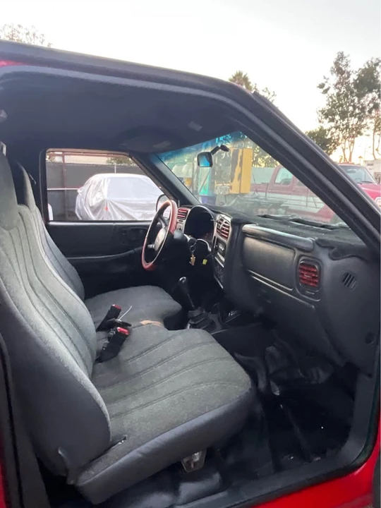 2000 Chevrolet S-10 - Image 13 of 20