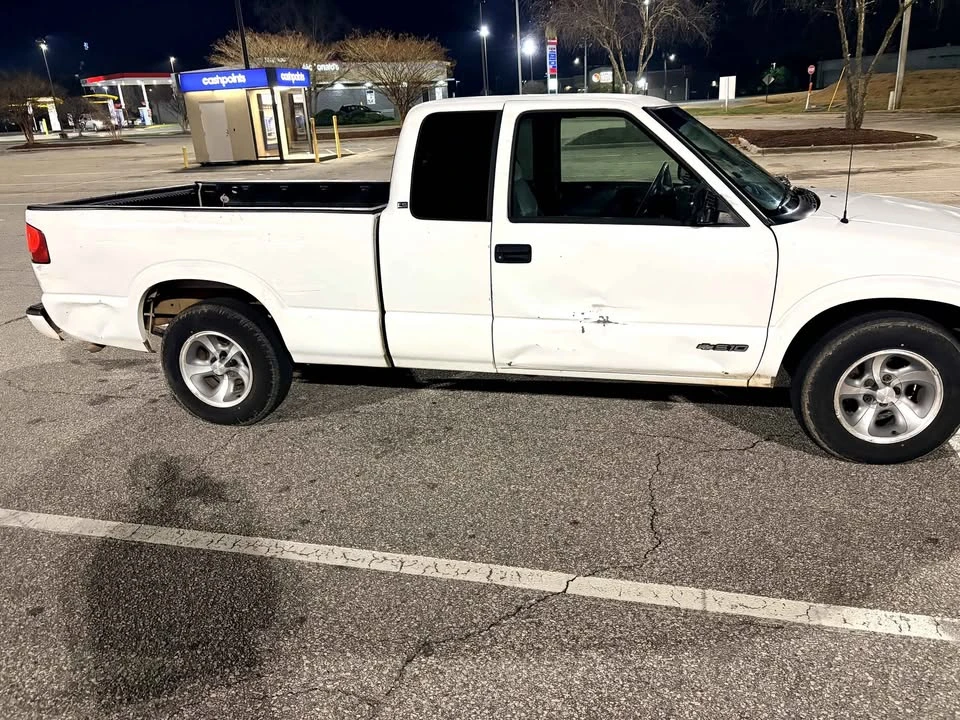 2000 Chevrolet S-10 - Image 2 of 3