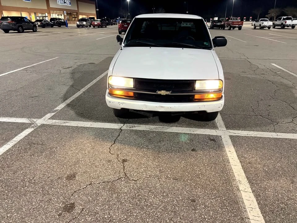 2000 Chevrolet S-10 - Image 3 of 3