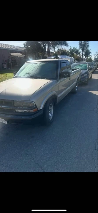 2000 Chevrolet S-10 - Image 3 of 6