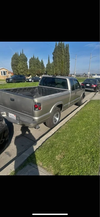 2000 Chevrolet S-10 - Image 2 of 6