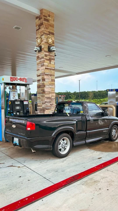 2000 Chevrolet S-10 - Image 2 of 10