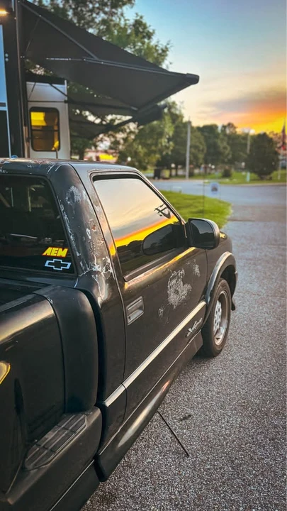 2000 Chevrolet S-10 - Image 3 of 10