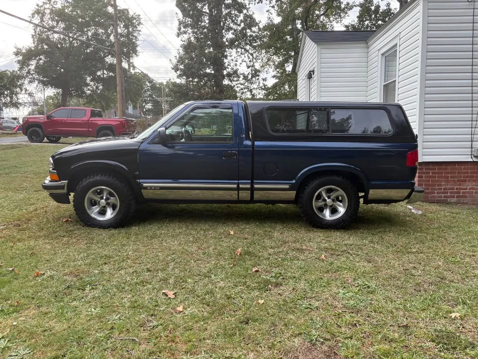 2000 Chevrolet S-10 - Image 2 of 7