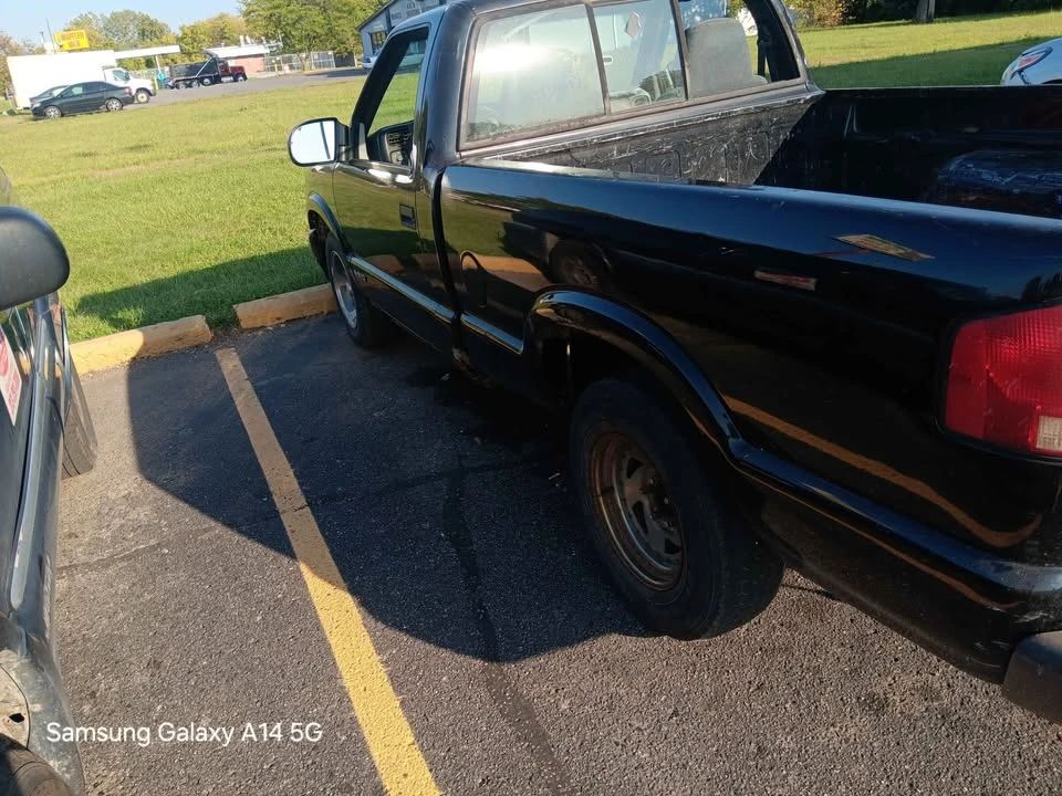 2000 Chevrolet S-10 - Image 3 of 6