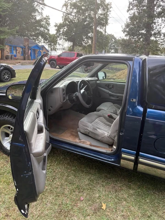 2000 Chevrolet S-10 - Image 4 of 7