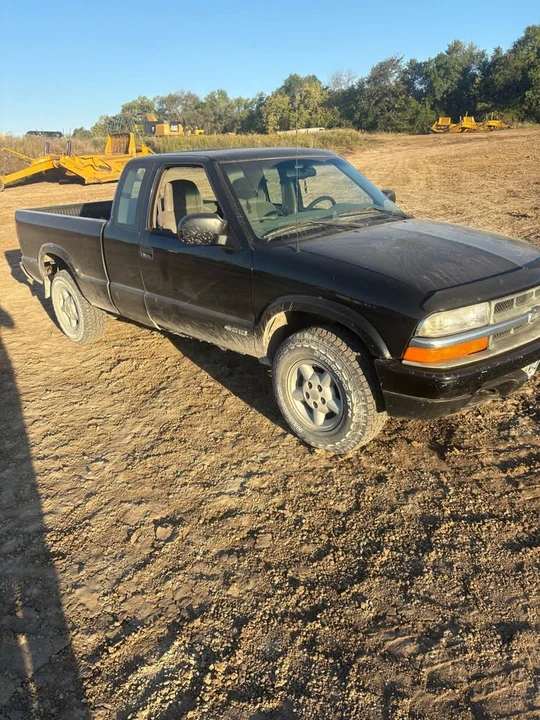 2000 Chevrolet S-10 - Image 10 of 10