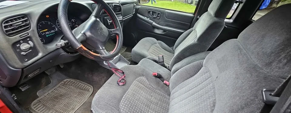 2000 Chevrolet S-10 - Image 8 of 9