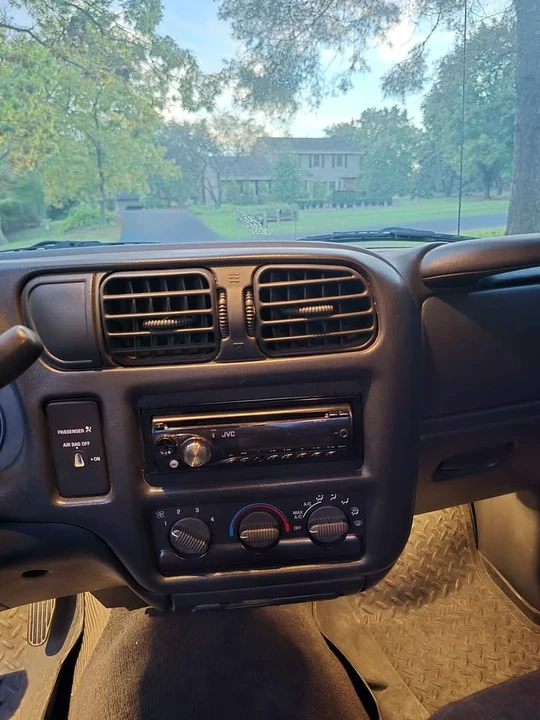 2000 Chevrolet S-10 - Image 10 of 20