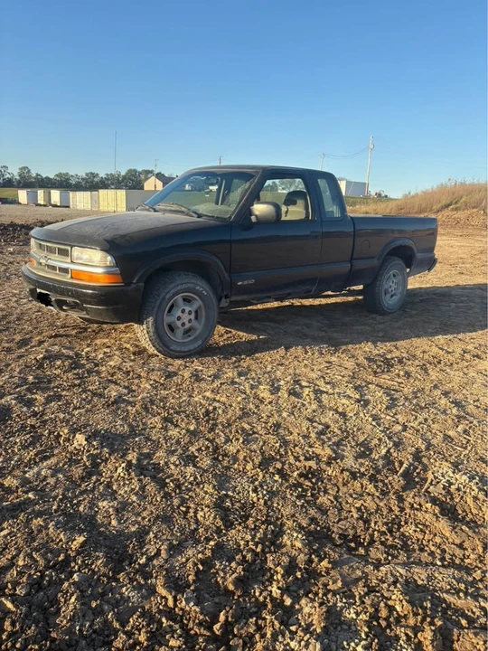 2000 Chevrolet S-10 - Image 3 of 10
