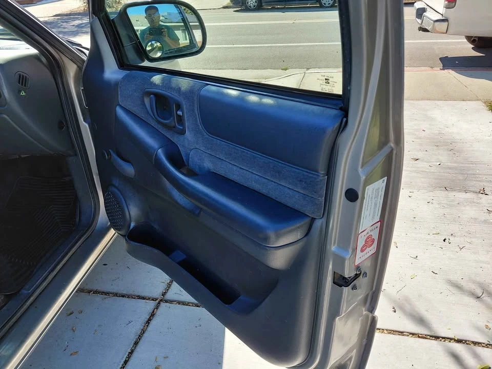 2000 Chevrolet S-10 - Image 5 of 9