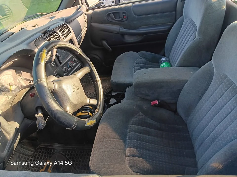 2000 Chevrolet S-10 - Image 5 of 6
