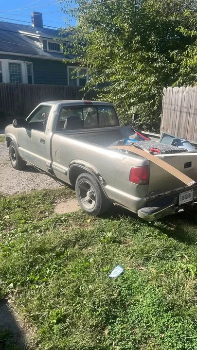 2000 Chevrolet S-10 - Image 3 of 3