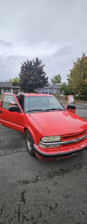 2000 Chevrolet S-10 - Image 2 of 9