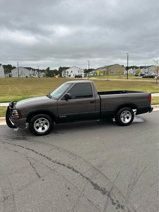 2000 Chevrolet S-10 - Image 2 of 6
